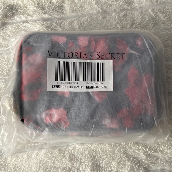 New Victoria’s Secret Floral Crossbody with Chain - Picture 5 of 6